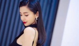 娱乐吃瓜猫戚薇,娱乐吃瓜猫的时尚生活与演艺事业